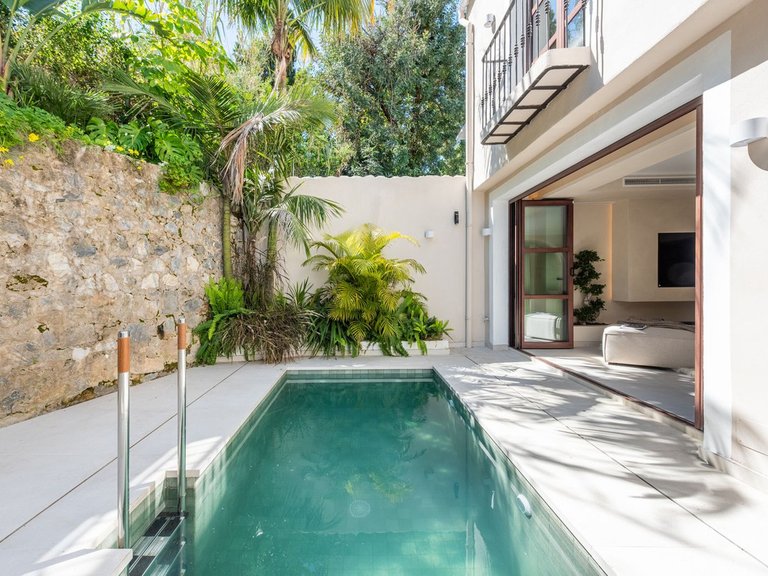 Town House for Sale in The Golden Mile, Malaga 1