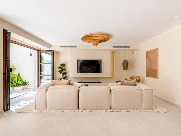Town House for Sale in The Golden Mile, Malaga 10