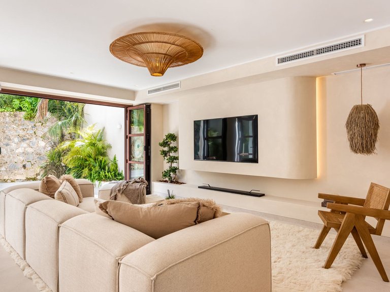 Town House for Sale in The Golden Mile, Malaga 12