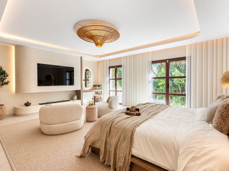 Town House for Sale in The Golden Mile, Malaga 16