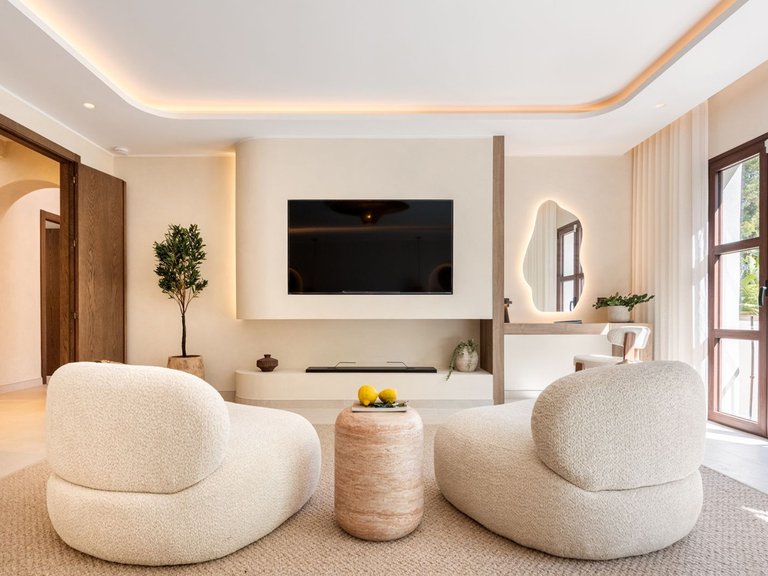 Town House for Sale in The Golden Mile, Malaga 17