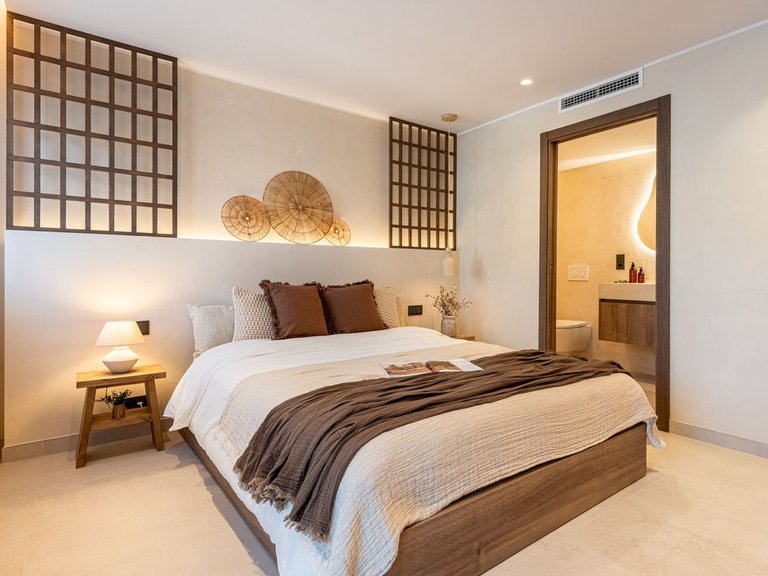 Town House for Sale in The Golden Mile, Malaga 23