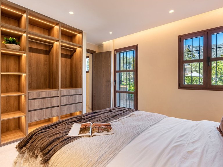 Town House for Sale in The Golden Mile, Malaga 25