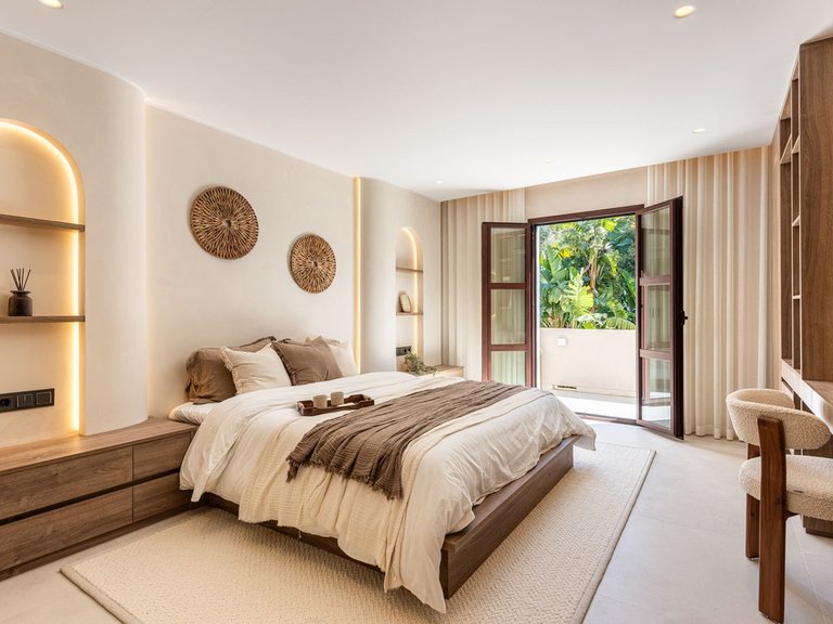 Town House for Sale in The Golden Mile, Malaga 28