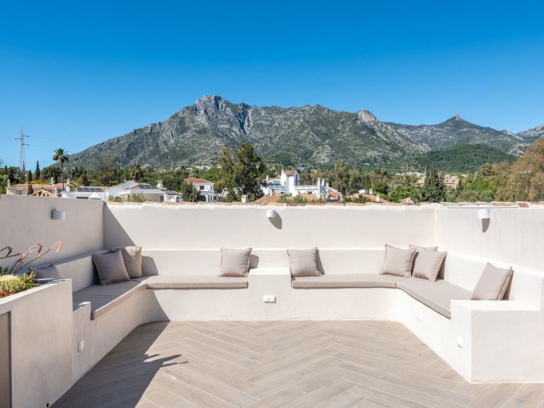 Town House for Sale in The Golden Mile, Malaga 37