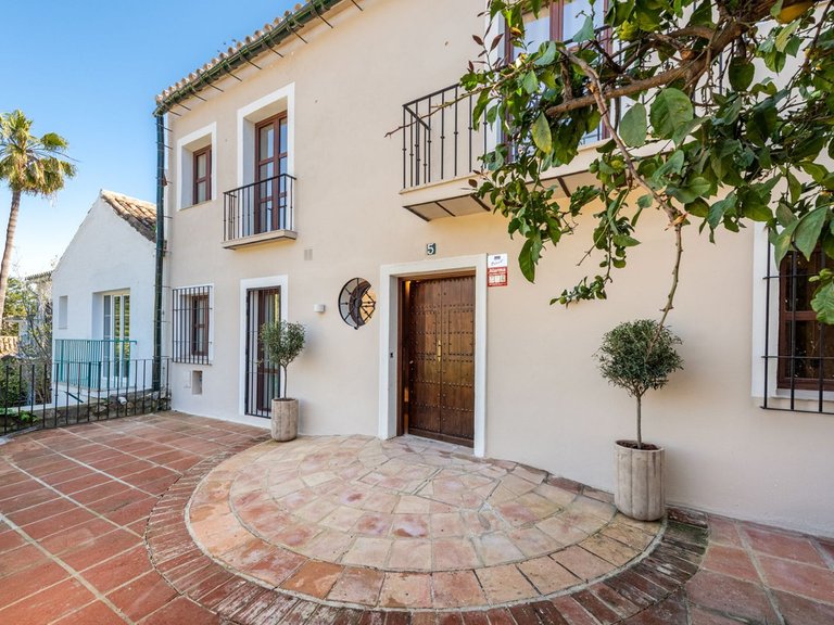Town House for Sale in The Golden Mile, Malaga 40