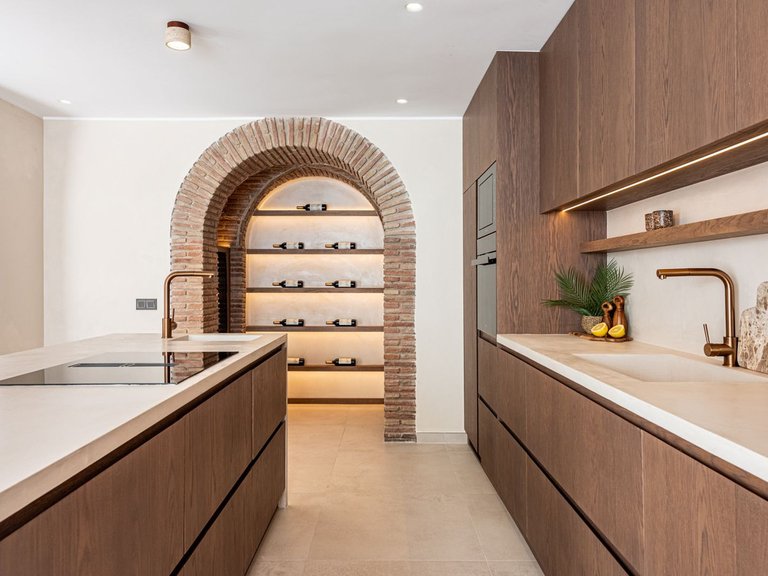 Town House for Sale in The Golden Mile, Malaga 7