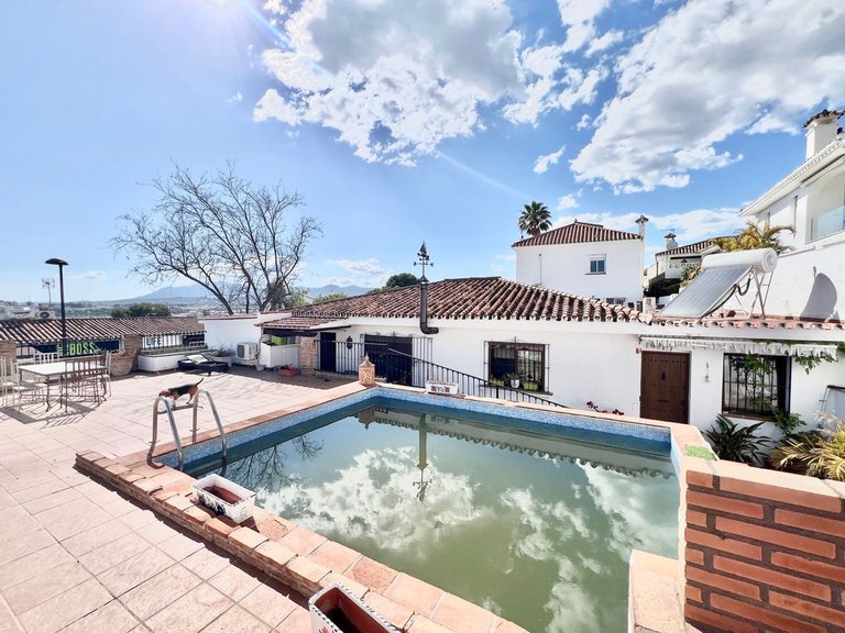 Villa for Sale in Nueva Andalucía, Malaga 1