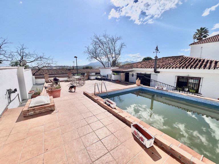 Villa for Sale in Nueva Andalucía, Malaga 2