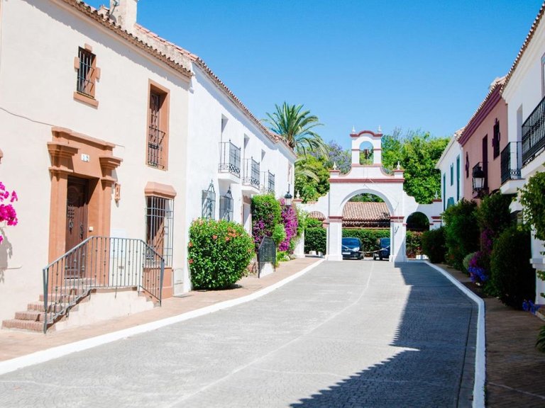 Villa for Sale in Guadalmina Baja, Malaga 1