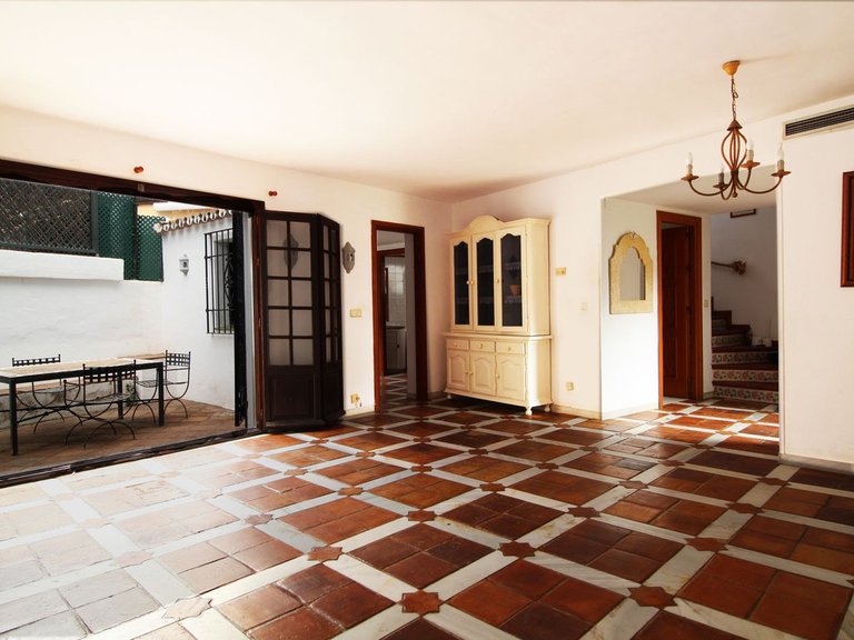 Villa for Sale in Guadalmina Baja, Malaga 2