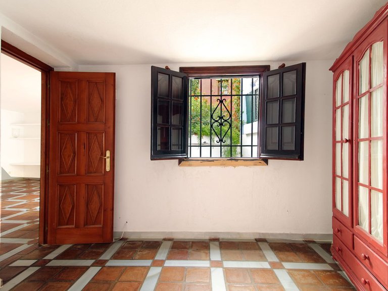 Villa for Sale in Guadalmina Baja, Malaga 8