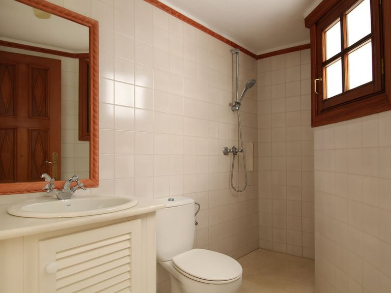 Villa for Sale in Guadalmina Baja, Malaga 9