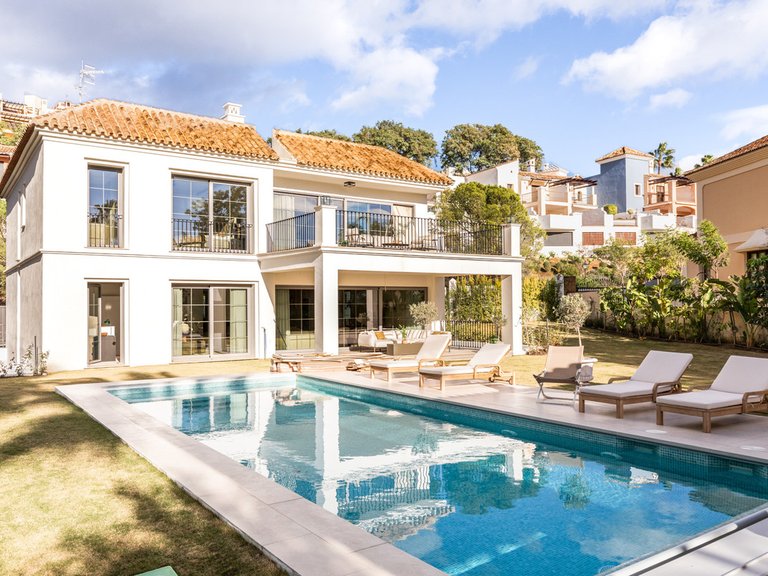Villa for Sale in Los Arqueros, Malaga 1