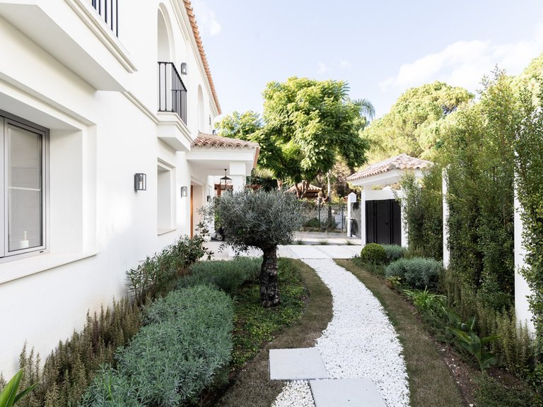 Villa for Sale in Los Arqueros, Malaga 38