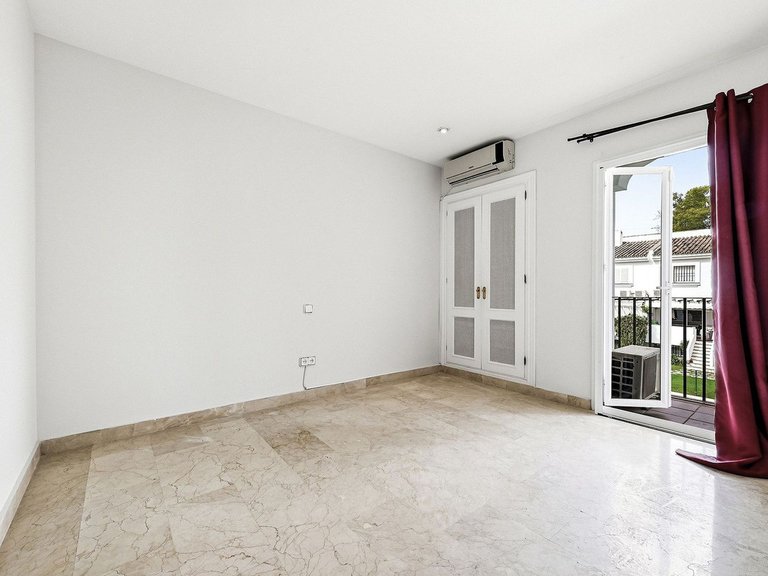 Villa for Sale in Nueva Andalucía, Malaga 13