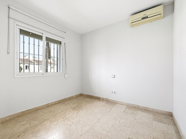 Villa for Sale in Nueva Andalucía, Malaga 14