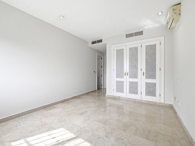 Villa for Sale in Nueva Andalucía, Malaga 19