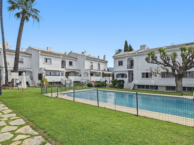 Villa for Sale in Nueva Andalucía, Malaga 2