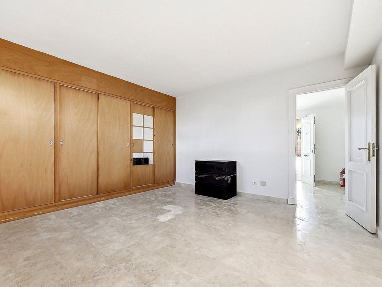 Villa for Sale in Nueva Andalucía, Malaga 25