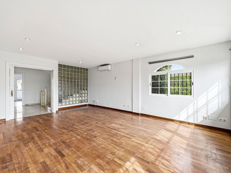 Villa for Sale in Nueva Andalucía, Malaga 4