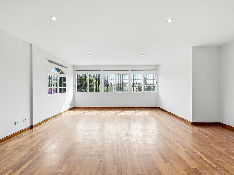 Villa for Sale in Nueva Andalucía, Malaga 5