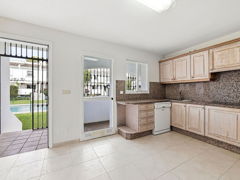 Villa for Sale in Nueva Andalucía, Malaga 8