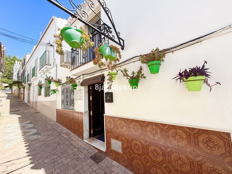 Villa for Sale in Estepona, Malaga 1