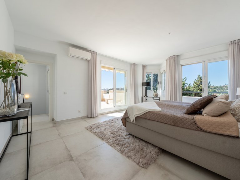 Apartment for Sale in Nueva Andalucía, Malaga 13