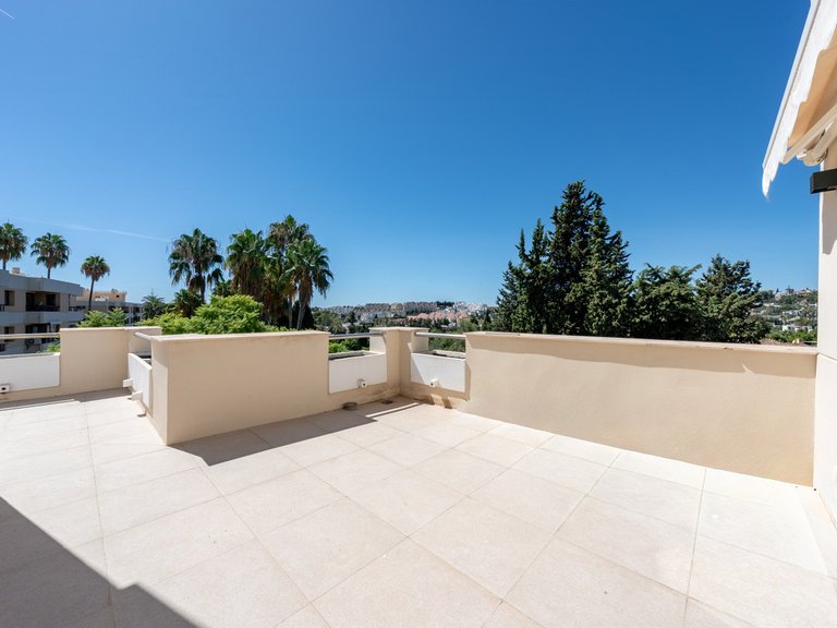 Apartment for Sale in Nueva Andalucía, Malaga 16