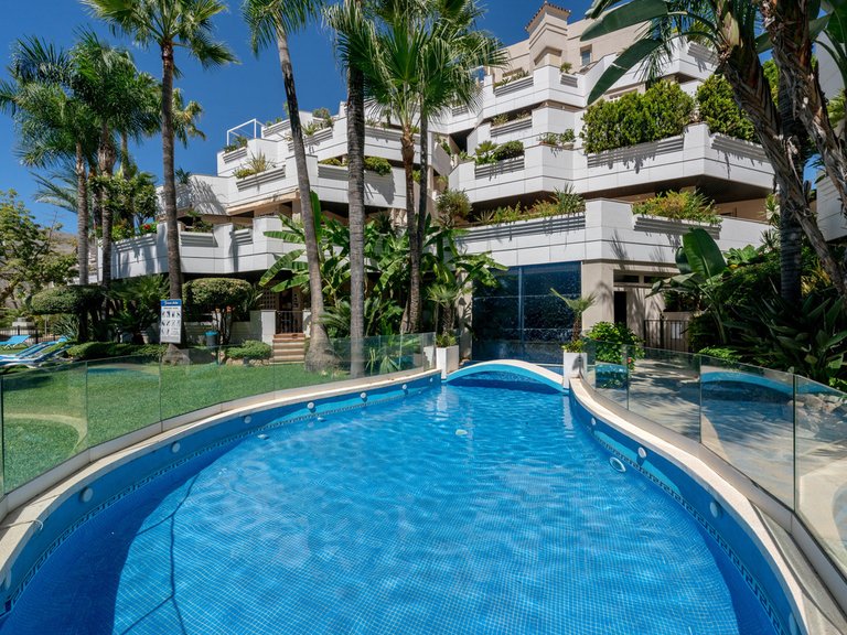 Apartment for Sale in Nueva Andalucía, Malaga 19