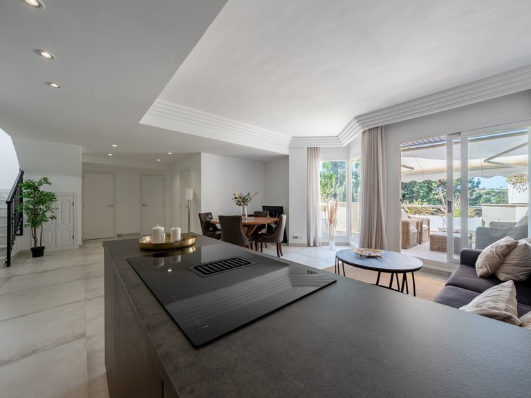 Apartment for Sale in Nueva Andalucía, Malaga 9