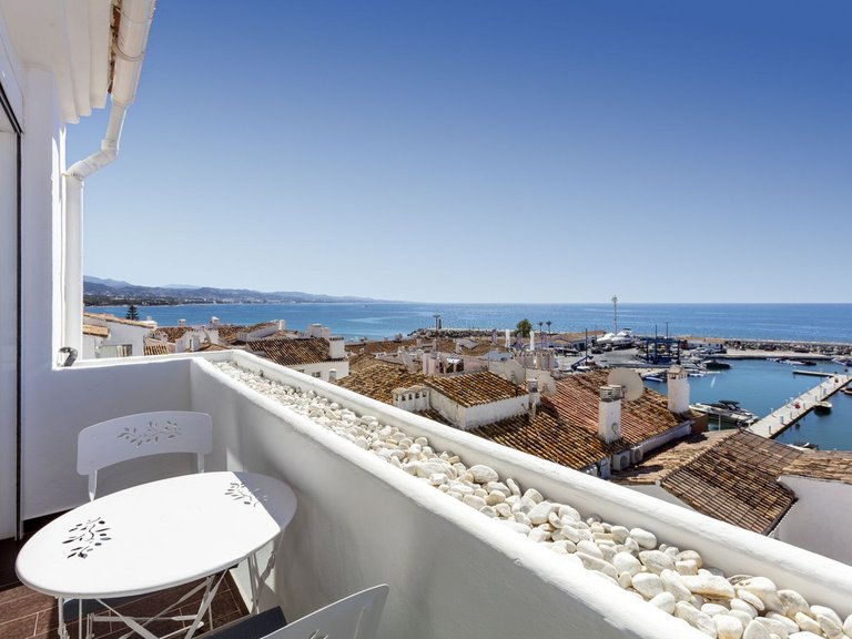 Apartment for Sale in Puerto Banús, Malaga 2