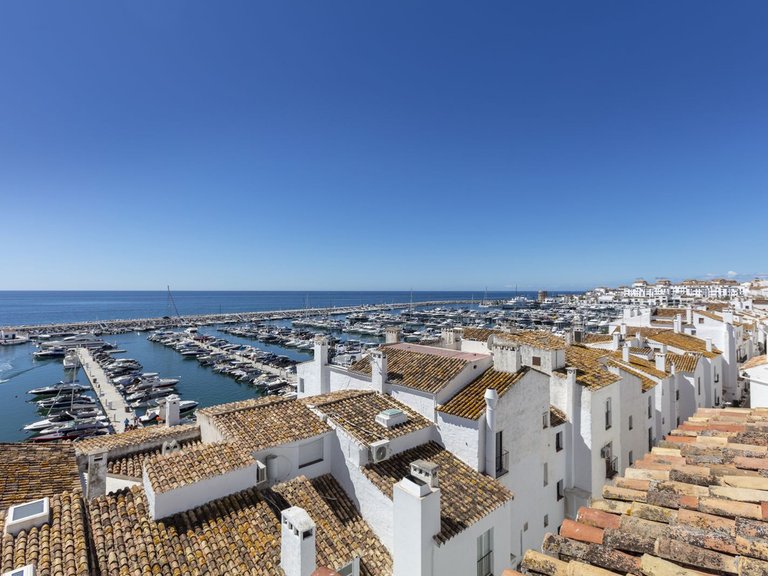 Apartment for Sale in Puerto Banús, Malaga 23