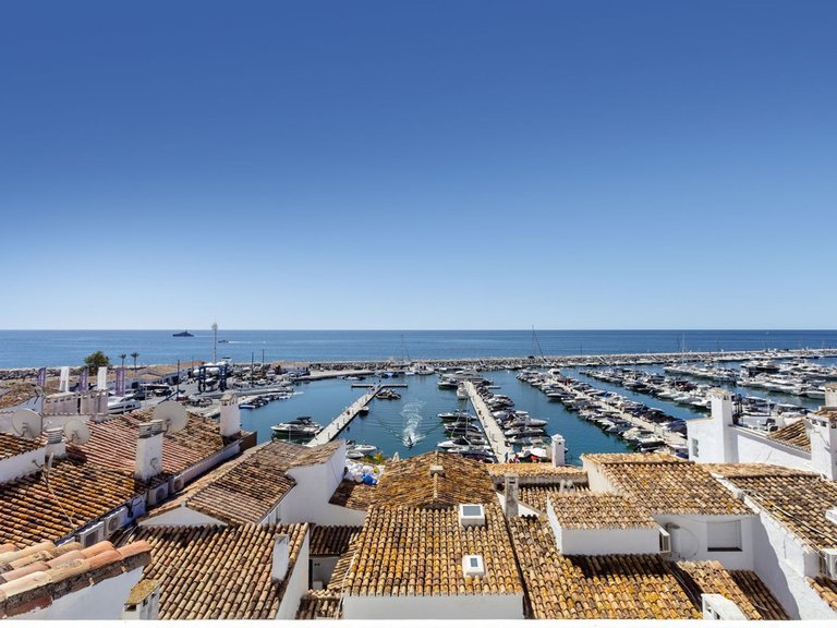 Apartment for Sale in Puerto Banús, Malaga 25