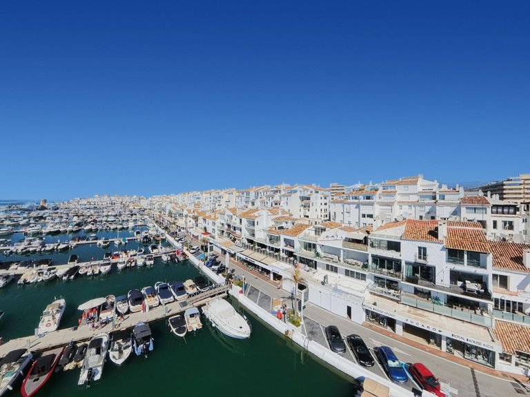 Apartment for Sale in Puerto Banús, Malaga 29