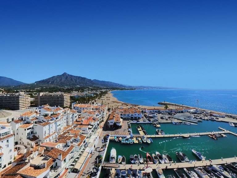 Apartment for Sale in Puerto Banús, Malaga 8