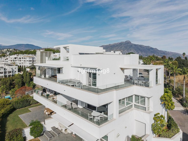 Apartment for Sale in La Quinta, Malaga 1