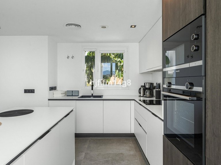 Apartment for Sale in La Quinta, Malaga 10