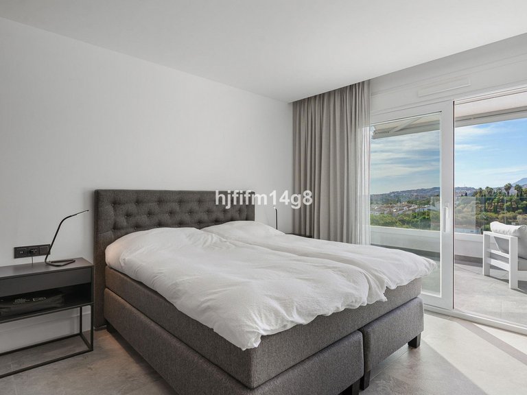 Apartment for Sale in La Quinta, Malaga 11