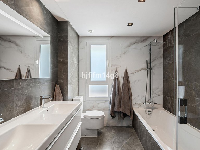 Apartment for Sale in La Quinta, Malaga 12