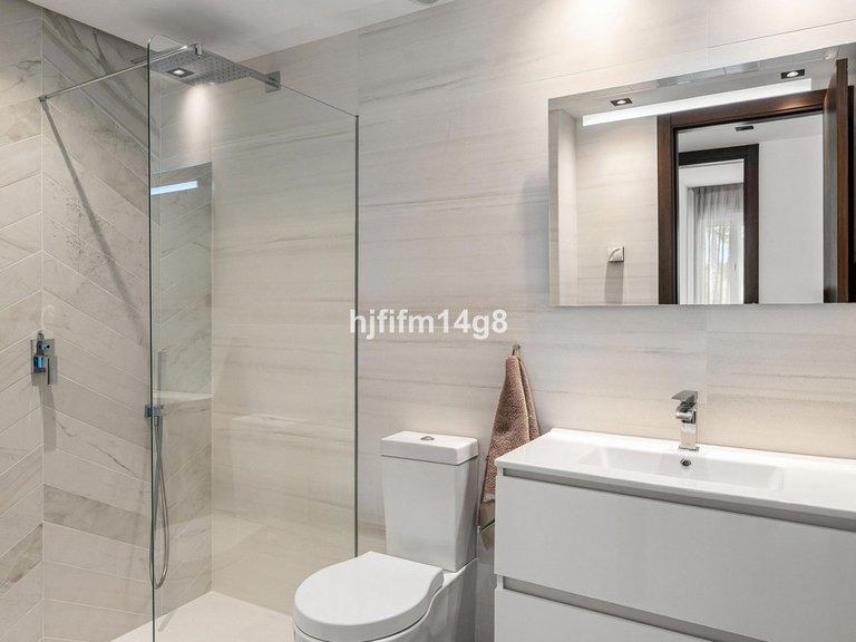 Apartment for Sale in La Quinta, Malaga 15