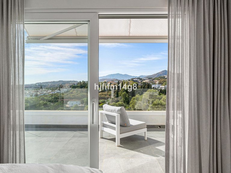 Apartment for Sale in La Quinta, Malaga 16