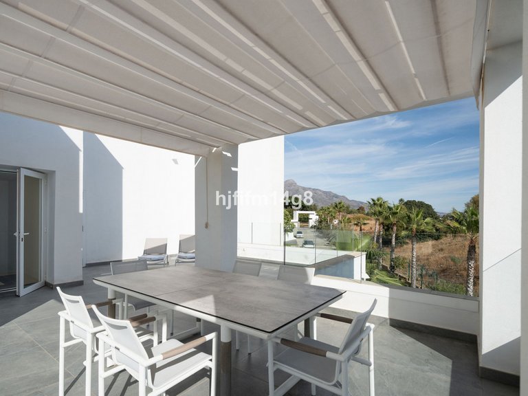 Apartment for Sale in La Quinta, Malaga 2