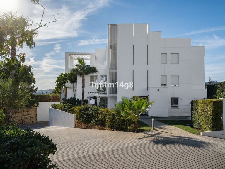 Apartment for Sale in La Quinta, Malaga 21