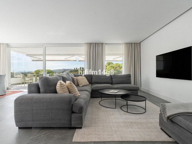 Apartment for Sale in La Quinta, Malaga 5