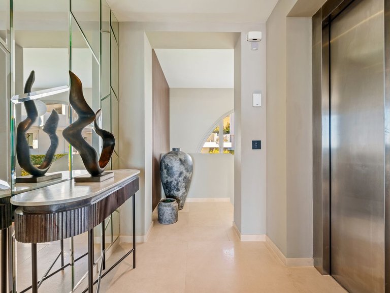 Apartment for Sale in Nueva Andalucía, Malaga 27