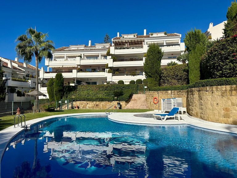 Apartment for Sale in Nueva Andalucía, Malaga 1