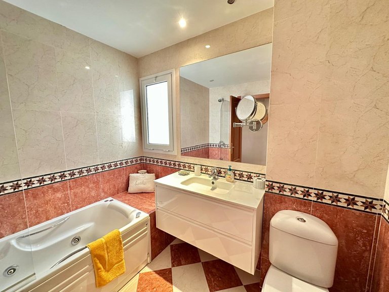 Apartment for Sale in Nueva Andalucía, Malaga 17