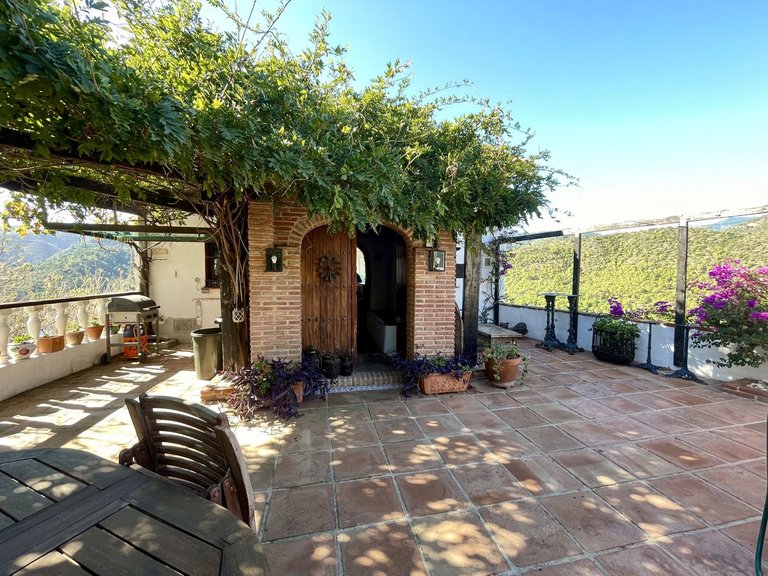 Villa for Sale in Istán, Malaga 13